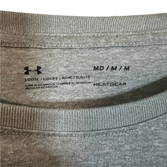 Under Armour Heat Gear Loose fit shirt in size medium - Picture 3 of 6